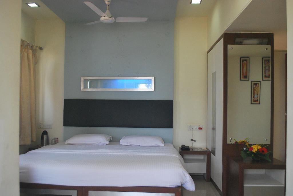 Hotel Sagar Kinara Mālvan Chambre photo